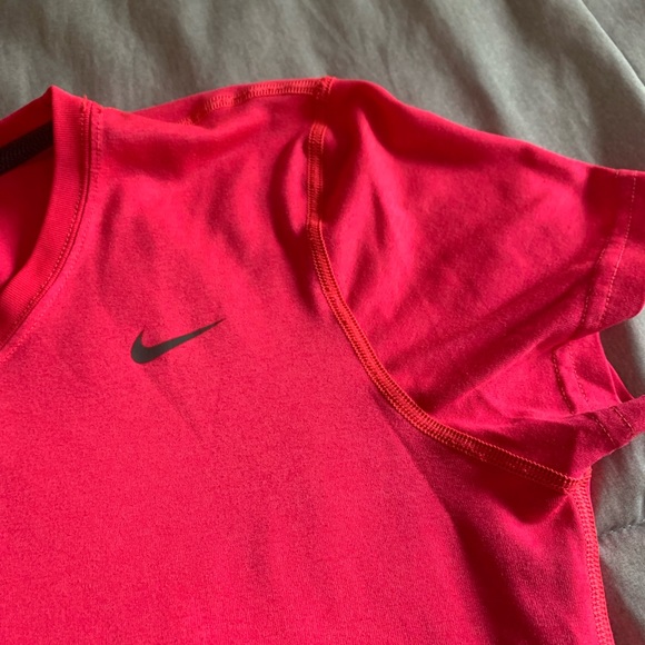 hot pink nike dry fit tee - Picture 2 of 4